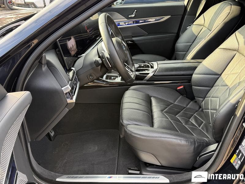 BMW 750e XDrive 2024 — Миниатюра 7