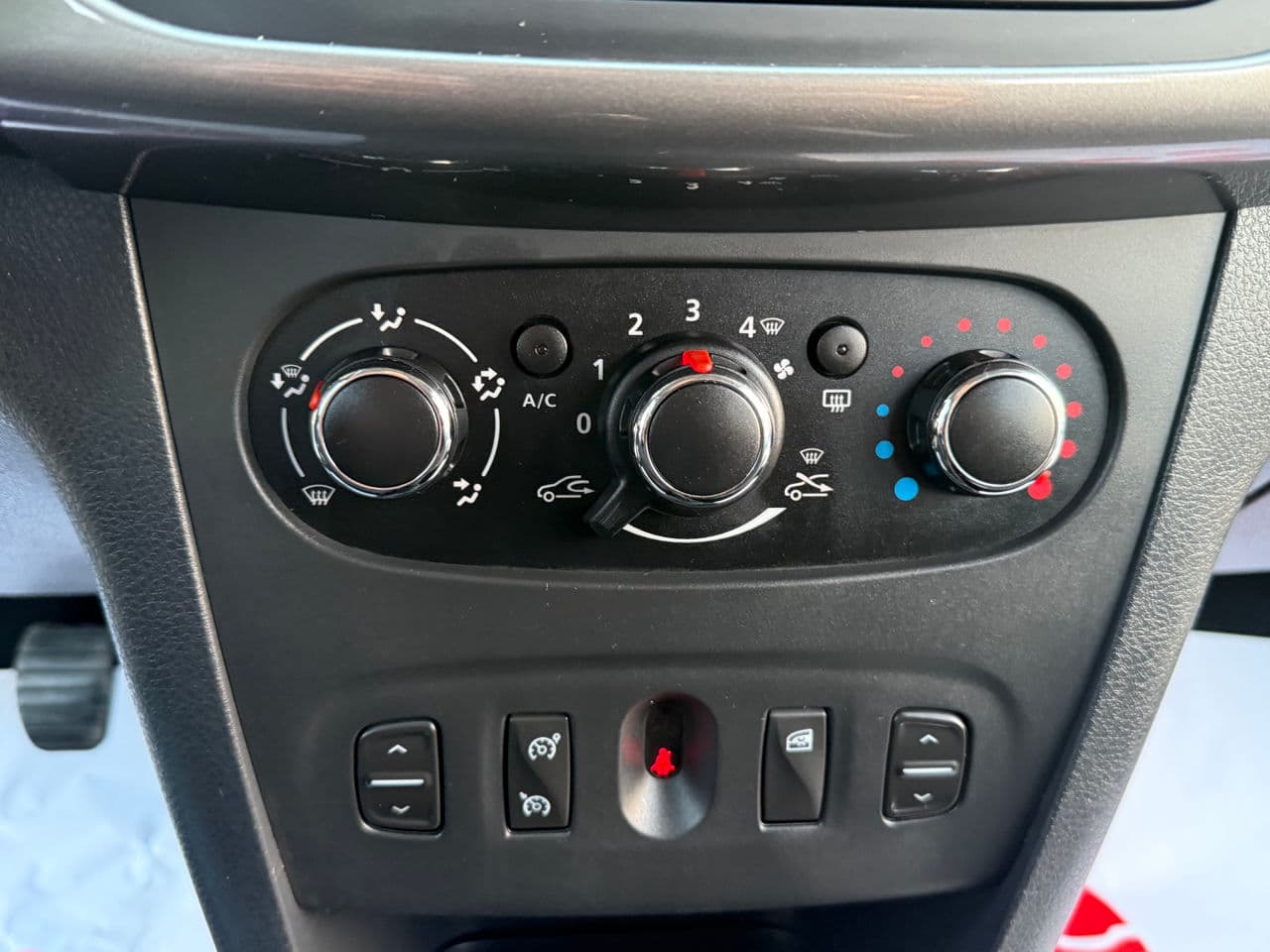 Dacia Sandero Stepway 2016 — Миниатюра 11