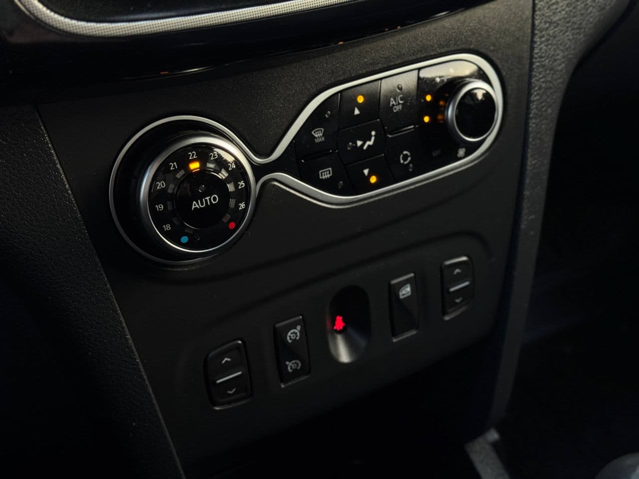 Dacia Sandero Stepway 2018 — Миниатюра 11