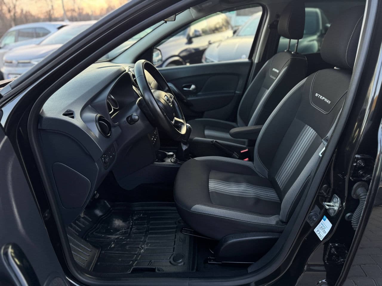 Dacia Sandero Stepway 2018 — Миниатюра 5