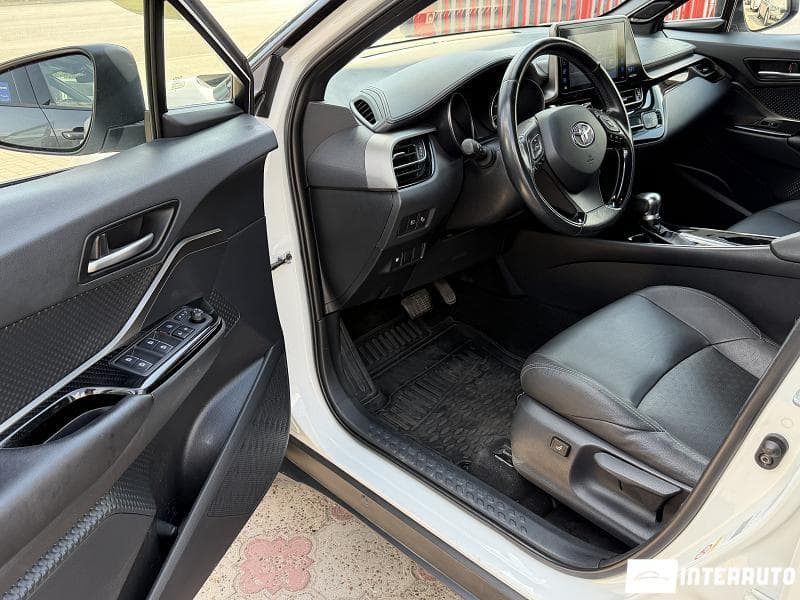 Toyota C-HR 2018 — Миниатюра 7