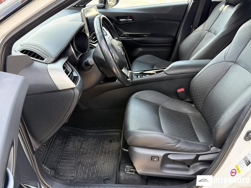 Toyota C-HR 2018 — Миниатюра 10