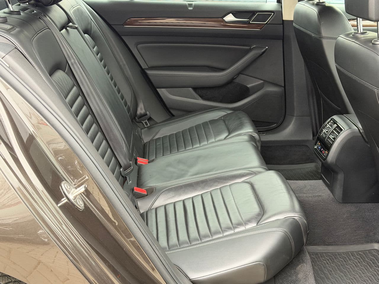 Volkswagen Passat 2018 — Миниатюра 17