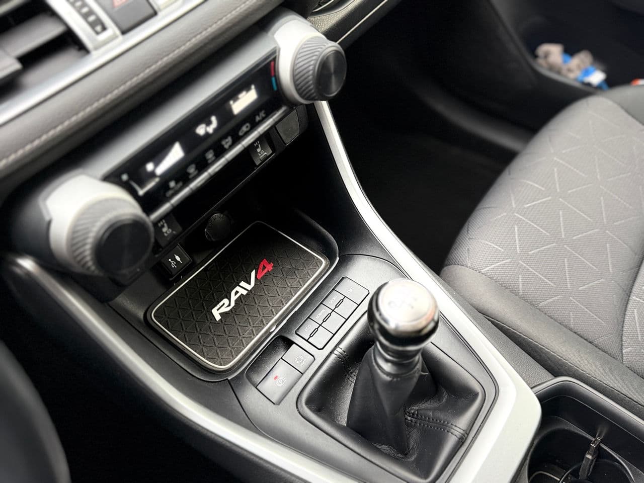 Toyota Rav-4 2019 — Миниатюра 13
