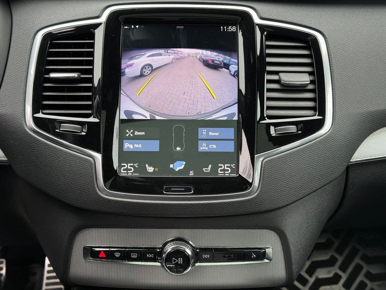 Volvo XC 90 2018 — Миниатюра 13