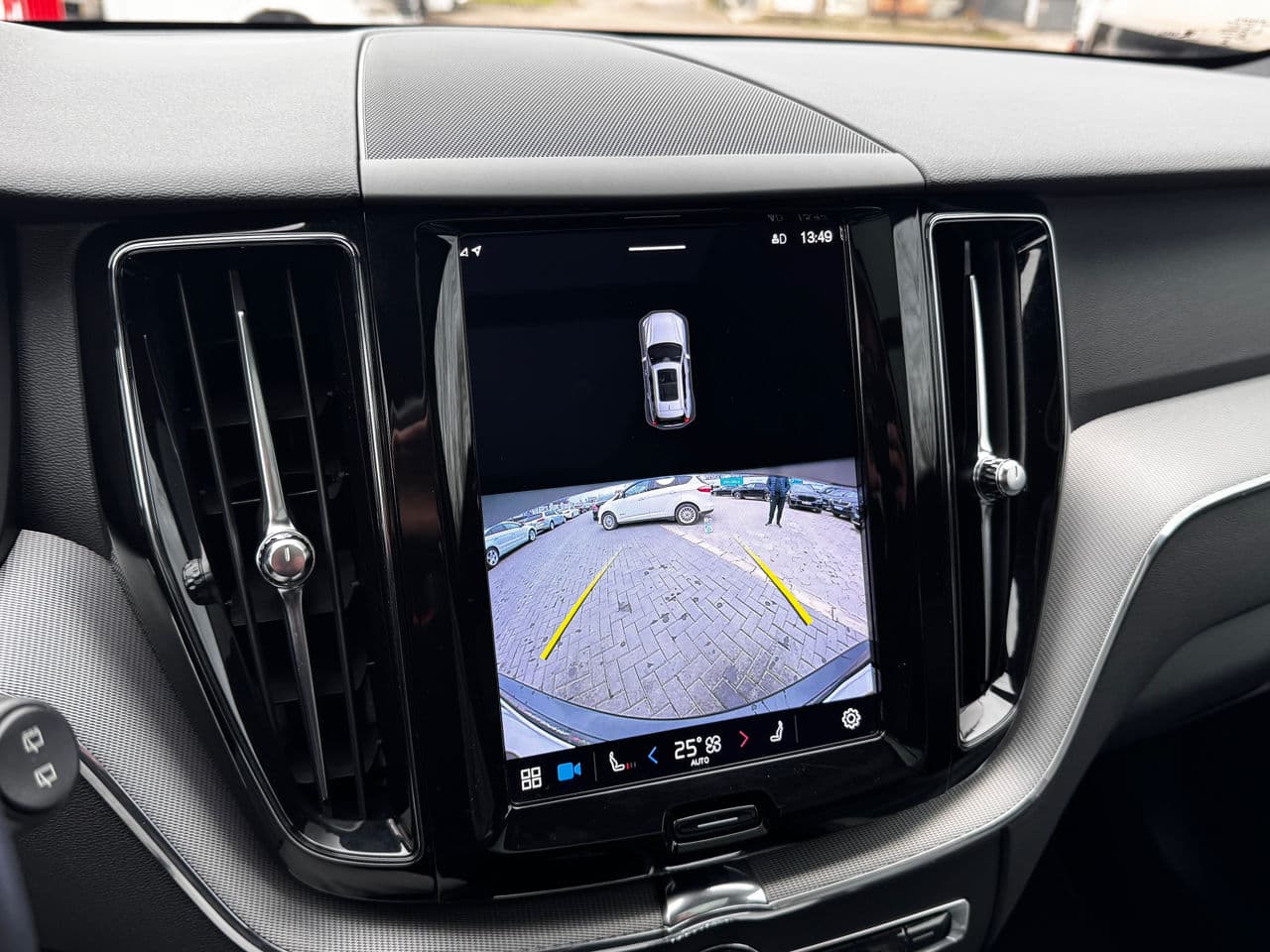 Volvo XC 60 2022 — Миниатюра 10