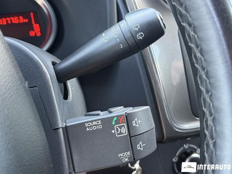 Dacia Sandero Stepway 2019 — Миниатюра 10