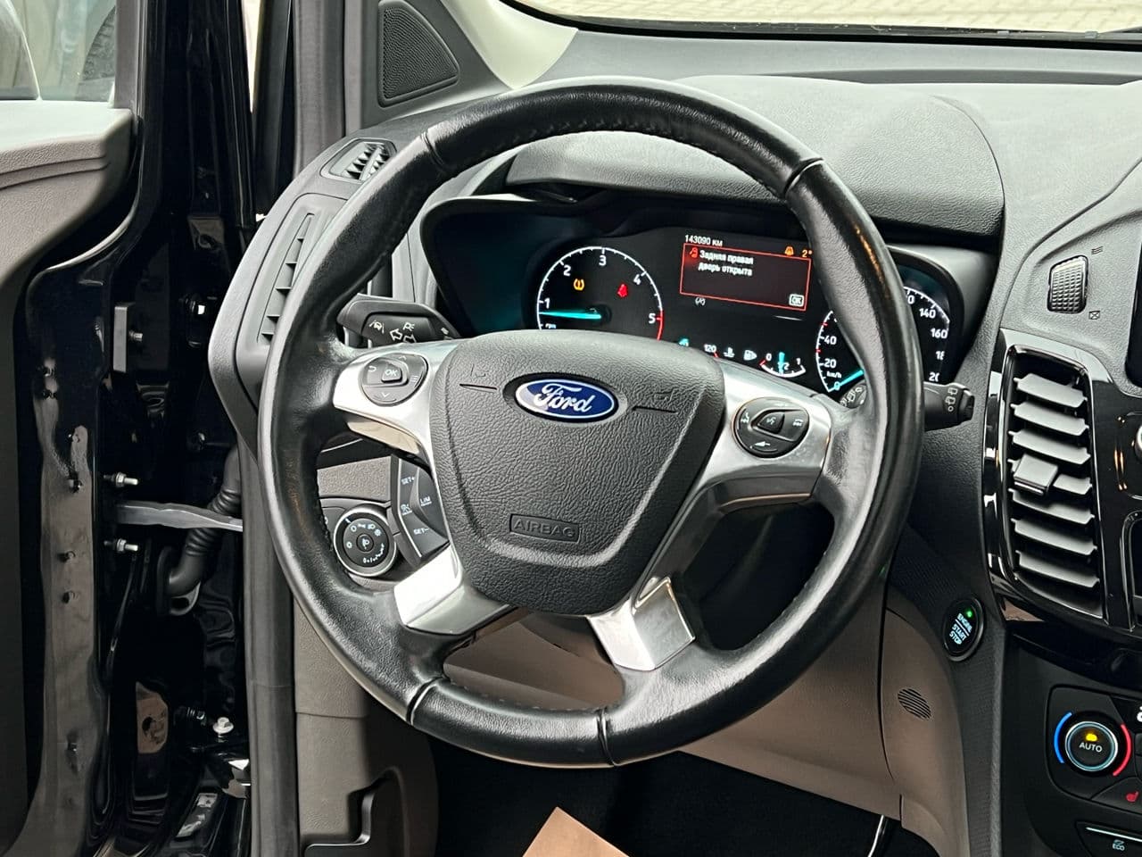 Ford Tourneo Connect 2019 — Миниатюра 10