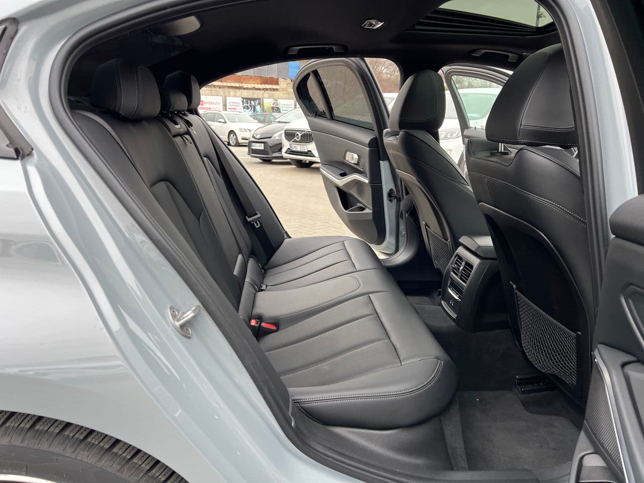 BMW 330E 2023 — Миниатюра 16