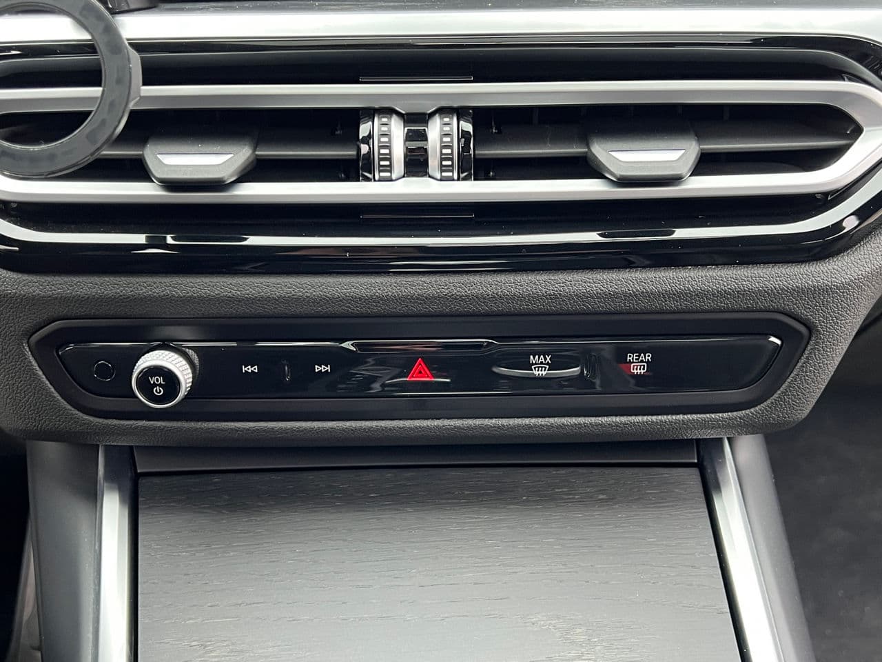 BMW 330E 2023 — Миниатюра 12