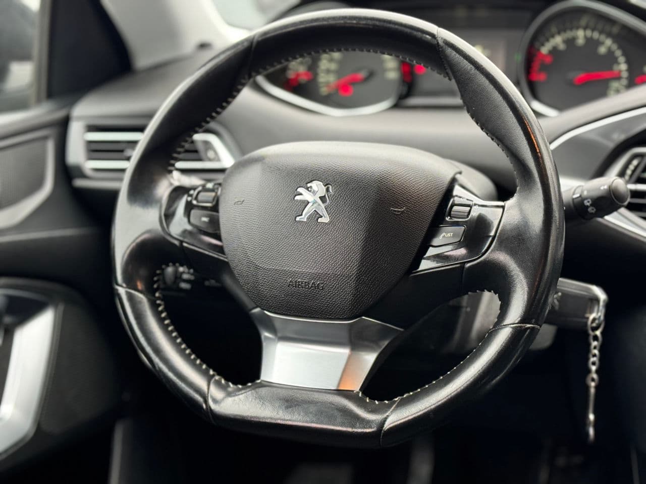 Peugeot 308 2016 — Миниатюра 10