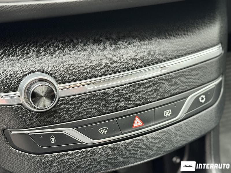 Peugeot 308 2016 — Миниатюра 13