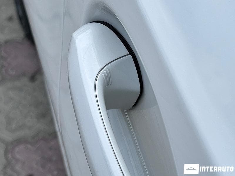 BMW 330E 2020 — Миниатюра 5
