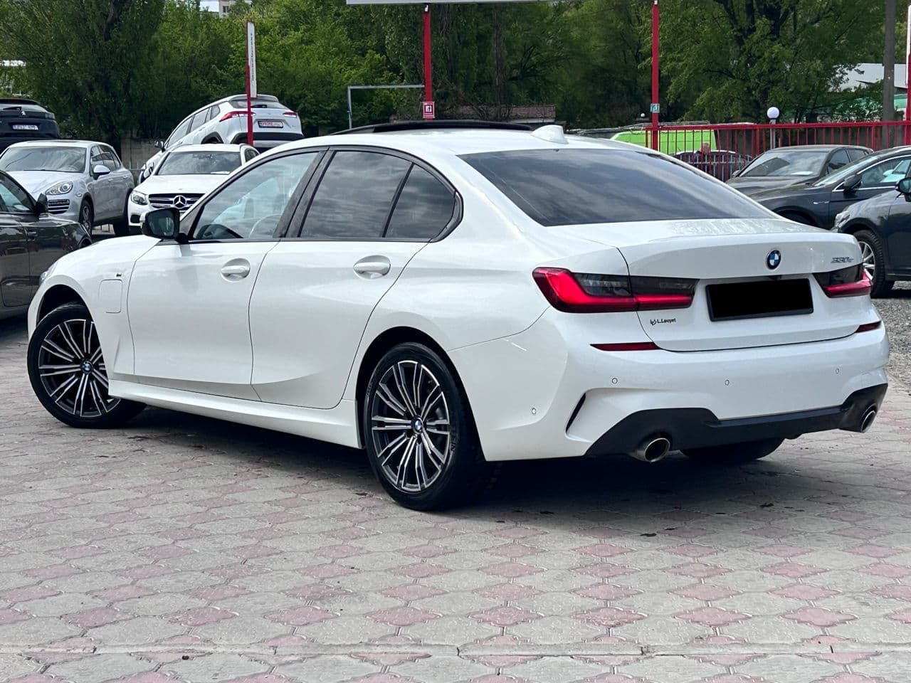 BMW 330E 2020 — Миниатюра 3