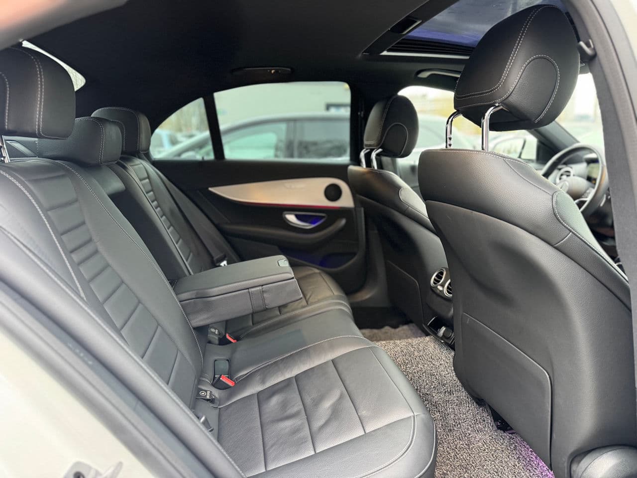 2021 Mercedes E 250 — Miniatură 18