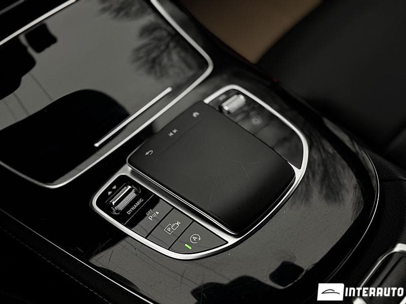 2021 Mercedes E 250 — Miniatură 13