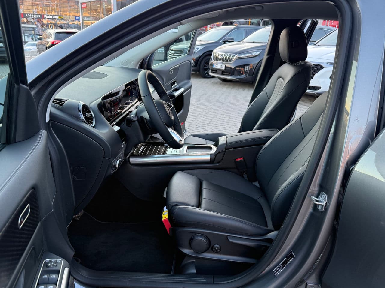 2025 Mercedes GLA 200 — Miniatură 5