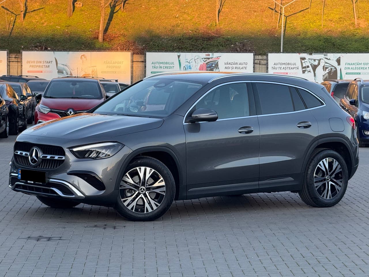 2025 Mercedes GLA 200 — Miniatură 2
