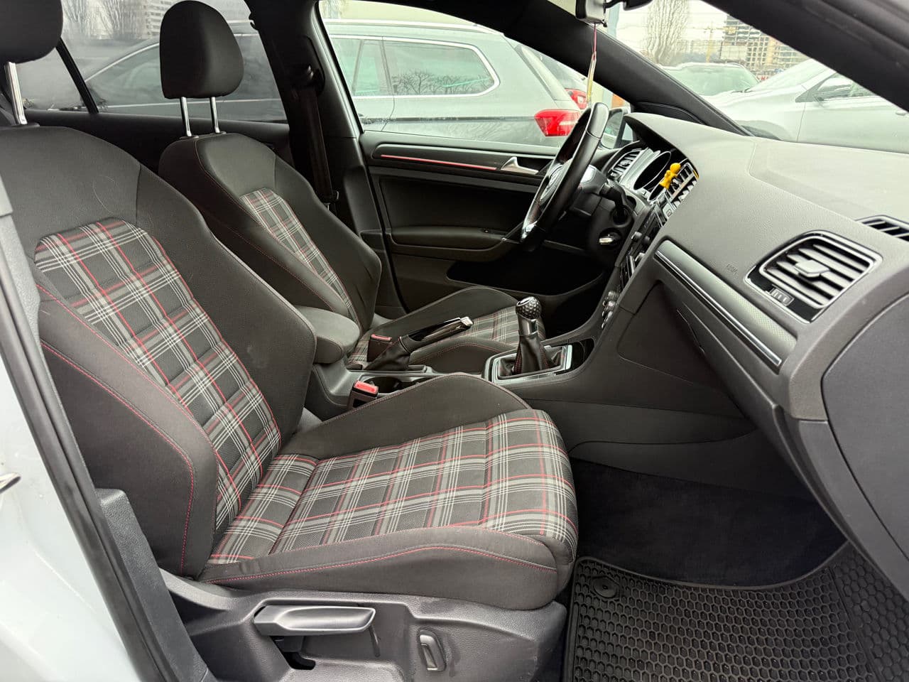 Volkswagen Golf GTI 2017 — Миниатюра 14