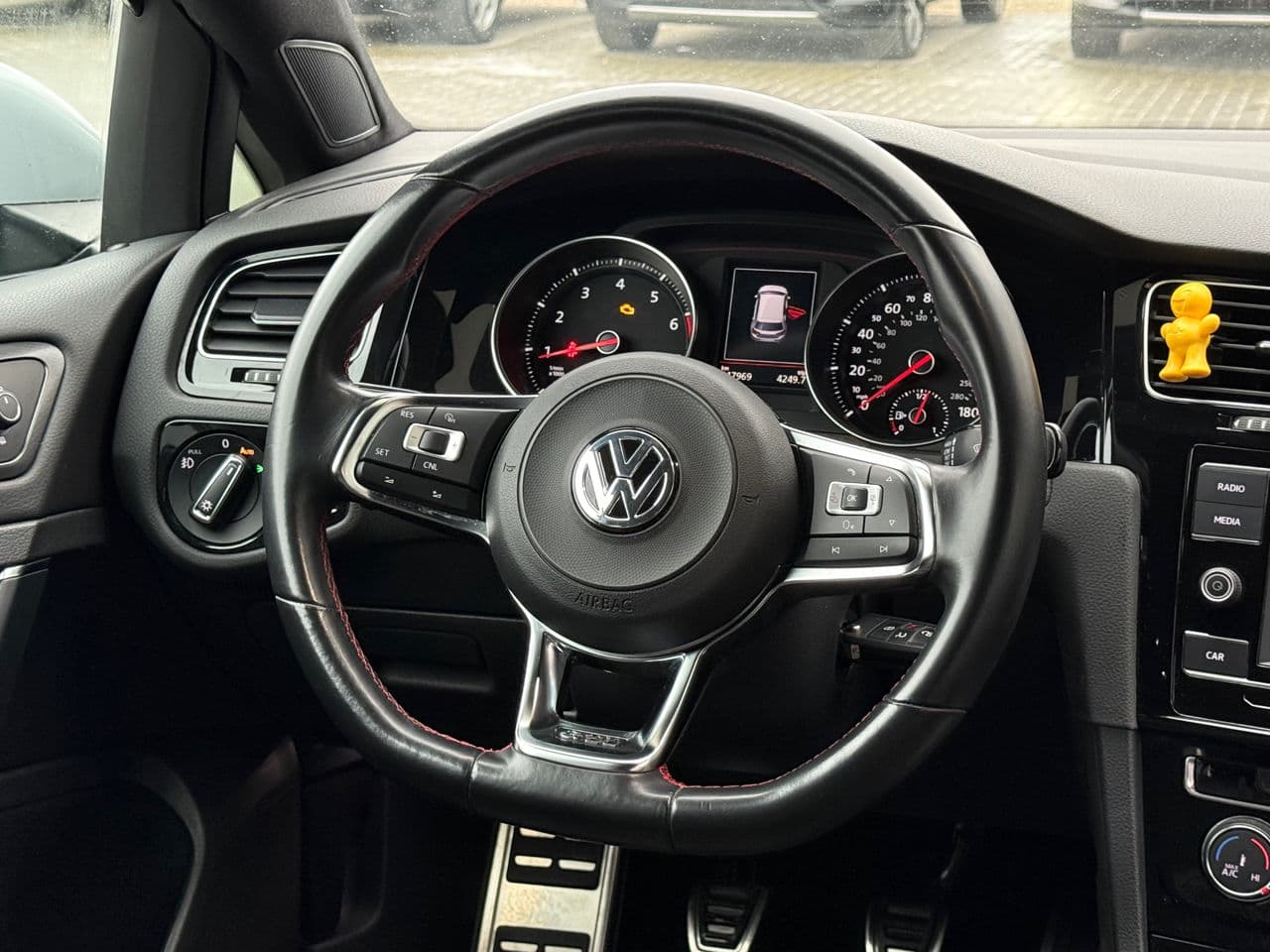 Volkswagen Golf GTI 2017 — Миниатюра 9