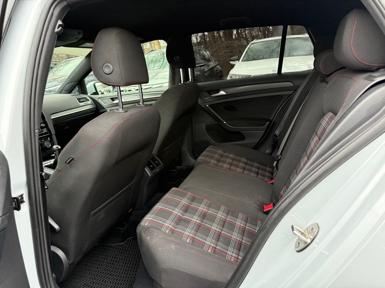 Volkswagen Golf GTI 2017 — Миниатюра 16