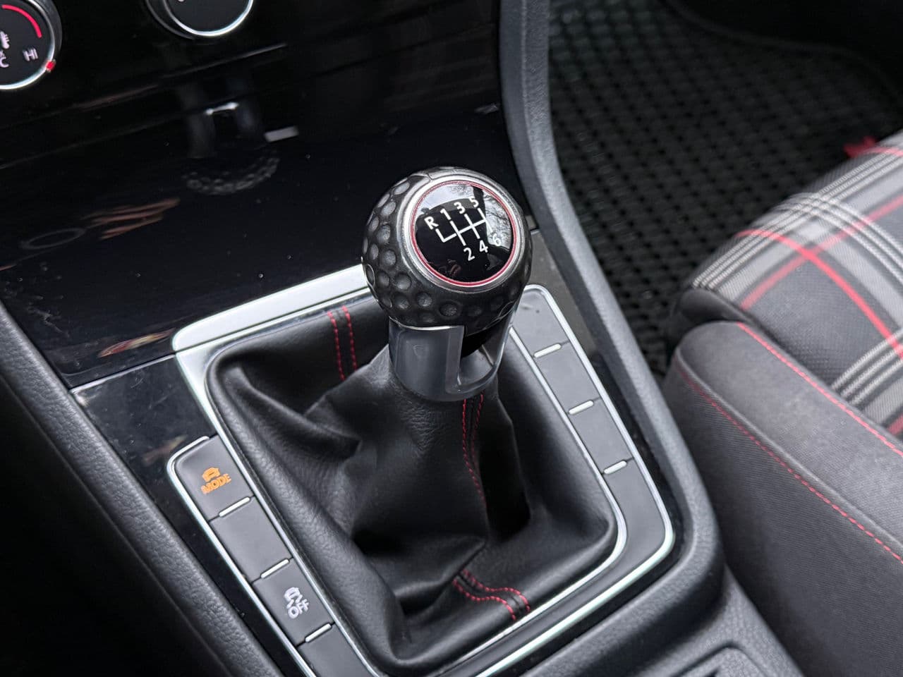 Volkswagen Golf GTI 2017 — Миниатюра 13