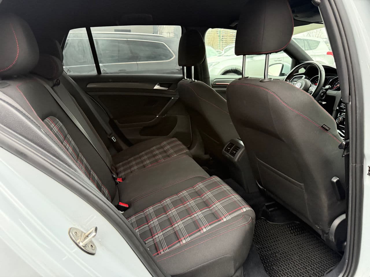 Volkswagen Golf GTI 2017 — Миниатюра 15