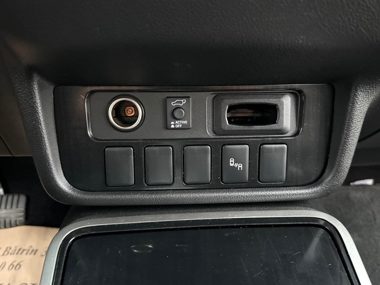 Mitsubishi Outlander 2018 — Миниатюра 11