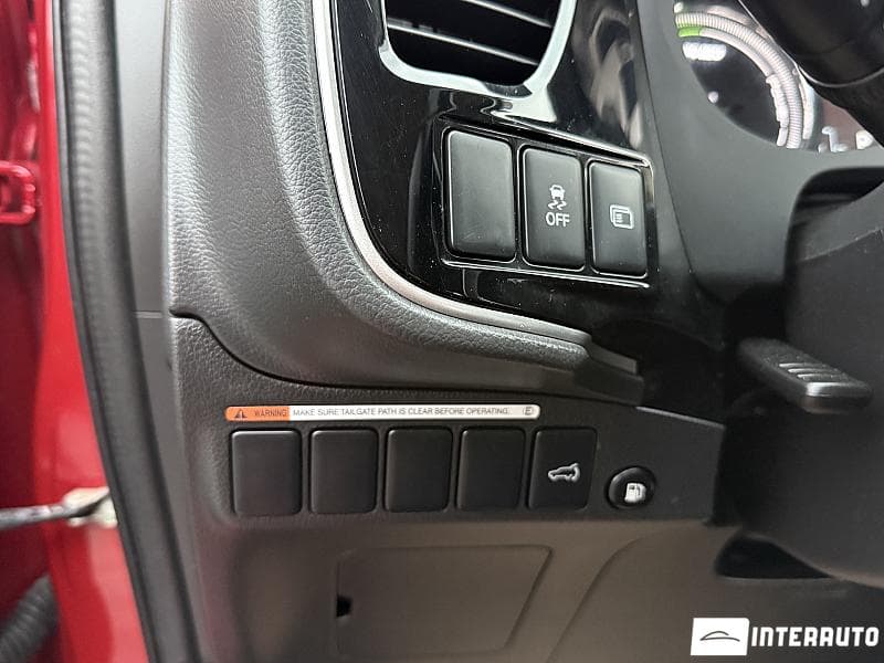 Mitsubishi Outlander 2018 — Миниатюра 20