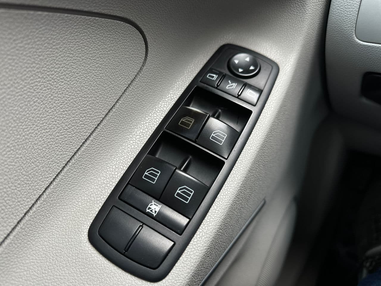 Mercedes ML 320 2007 — Миниатюра 6