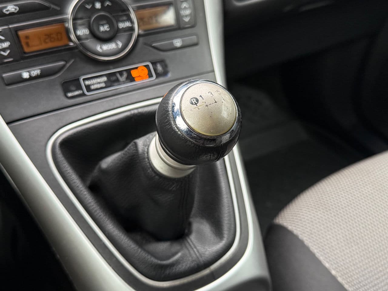 Toyota Auris 2010 — Миниатюра 12