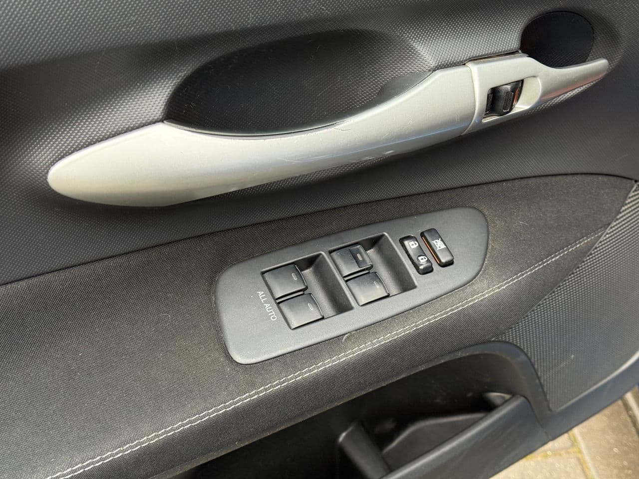 Toyota Auris 2010 — Миниатюра 6