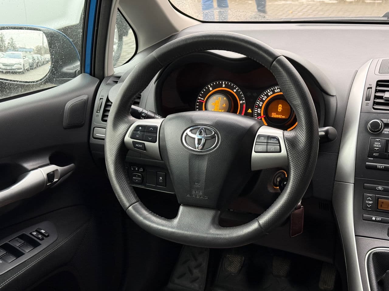Toyota Auris 2010 — Миниатюра 9