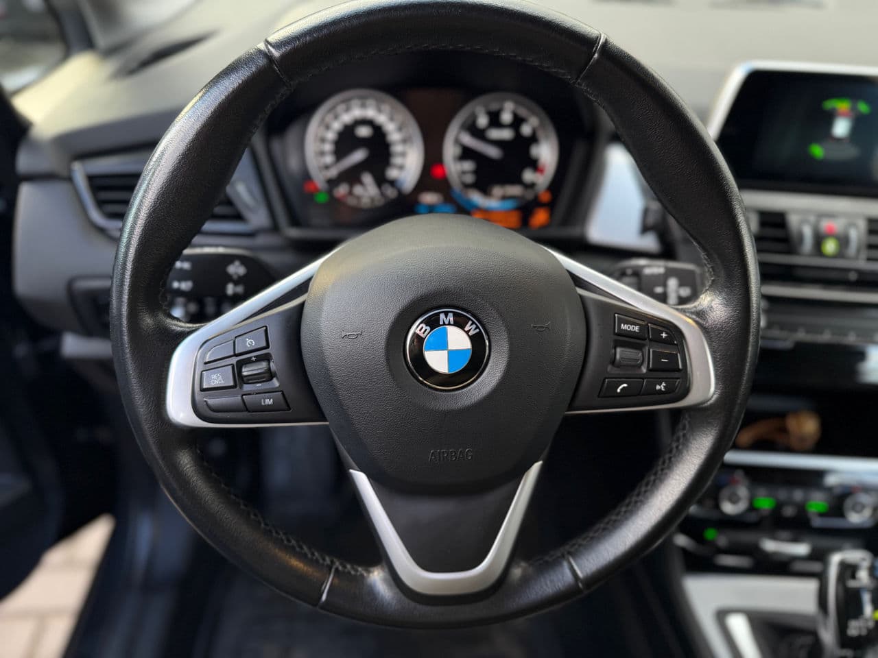 BMW 216d 2018 — Миниатюра 8