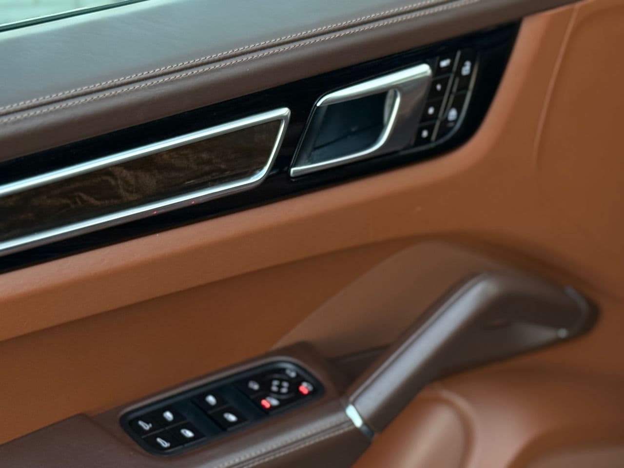 Porsche Cayenne 2020 — Миниатюра 5