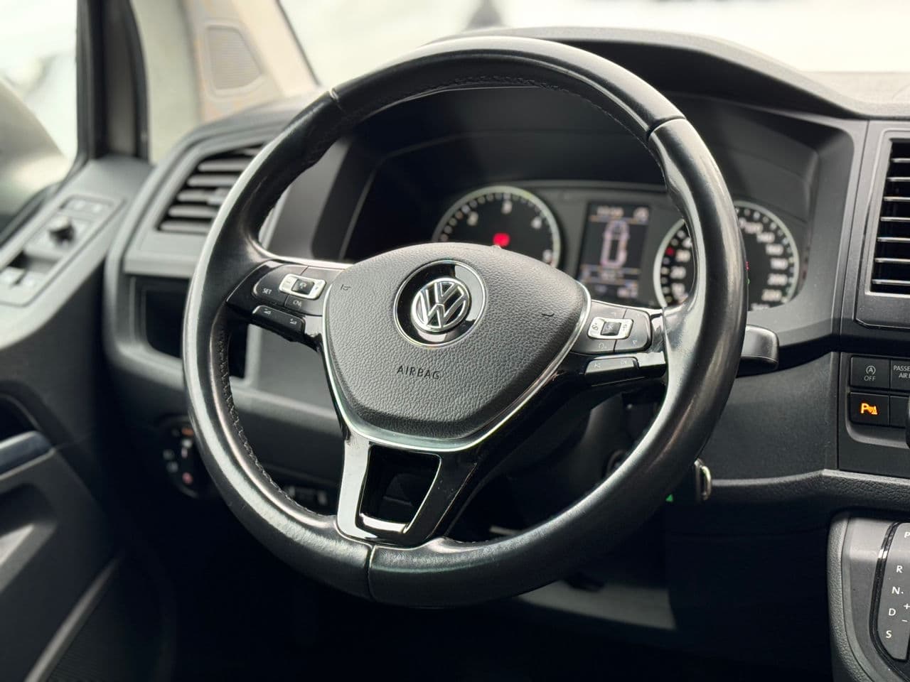 Volkswagen Caravelle 2017 — Миниатюра 10