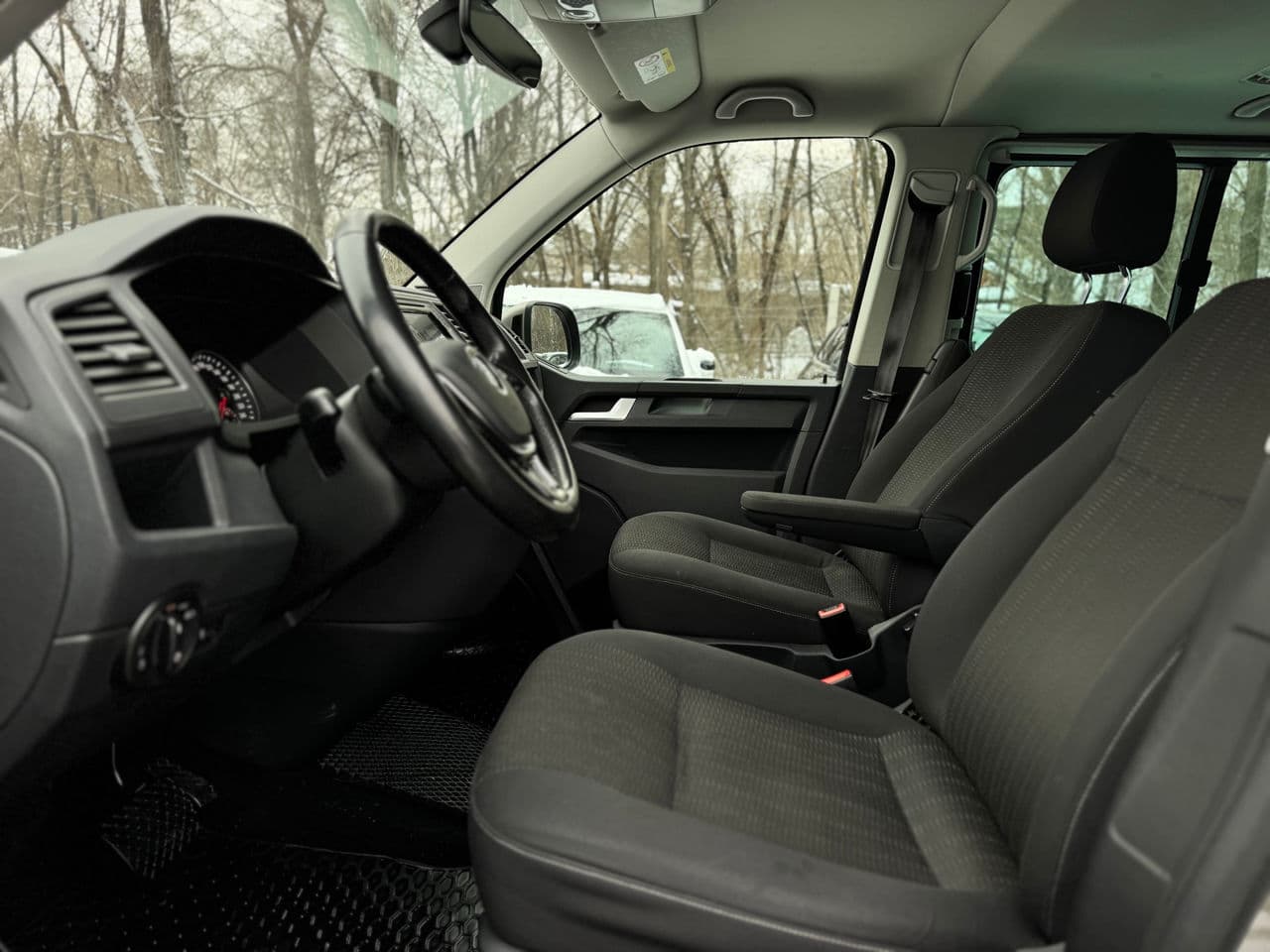 Volkswagen Caravelle 2017 — Миниатюра 7