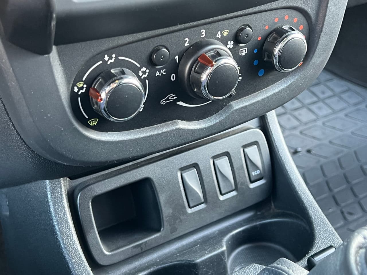 Dacia Duster 2015 — Миниатюра 10
