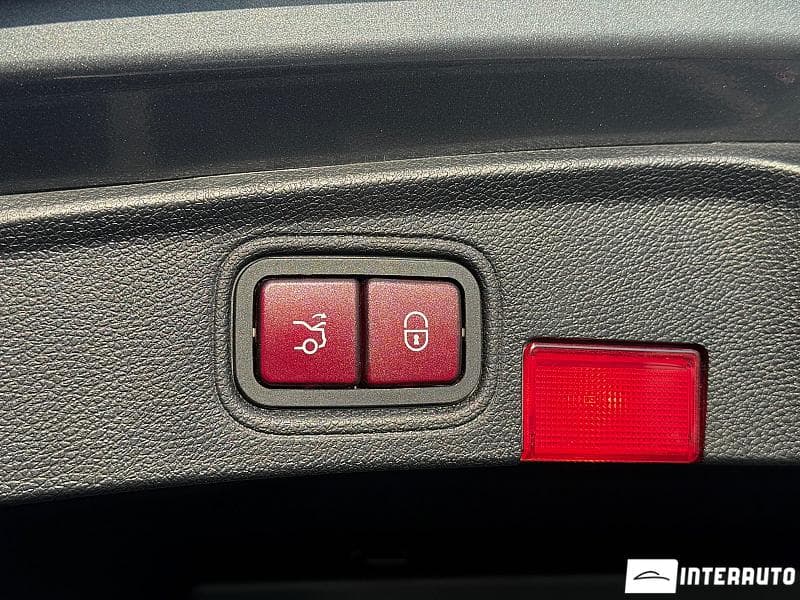 Mercedes C 220 2019 — Миниатюра 17