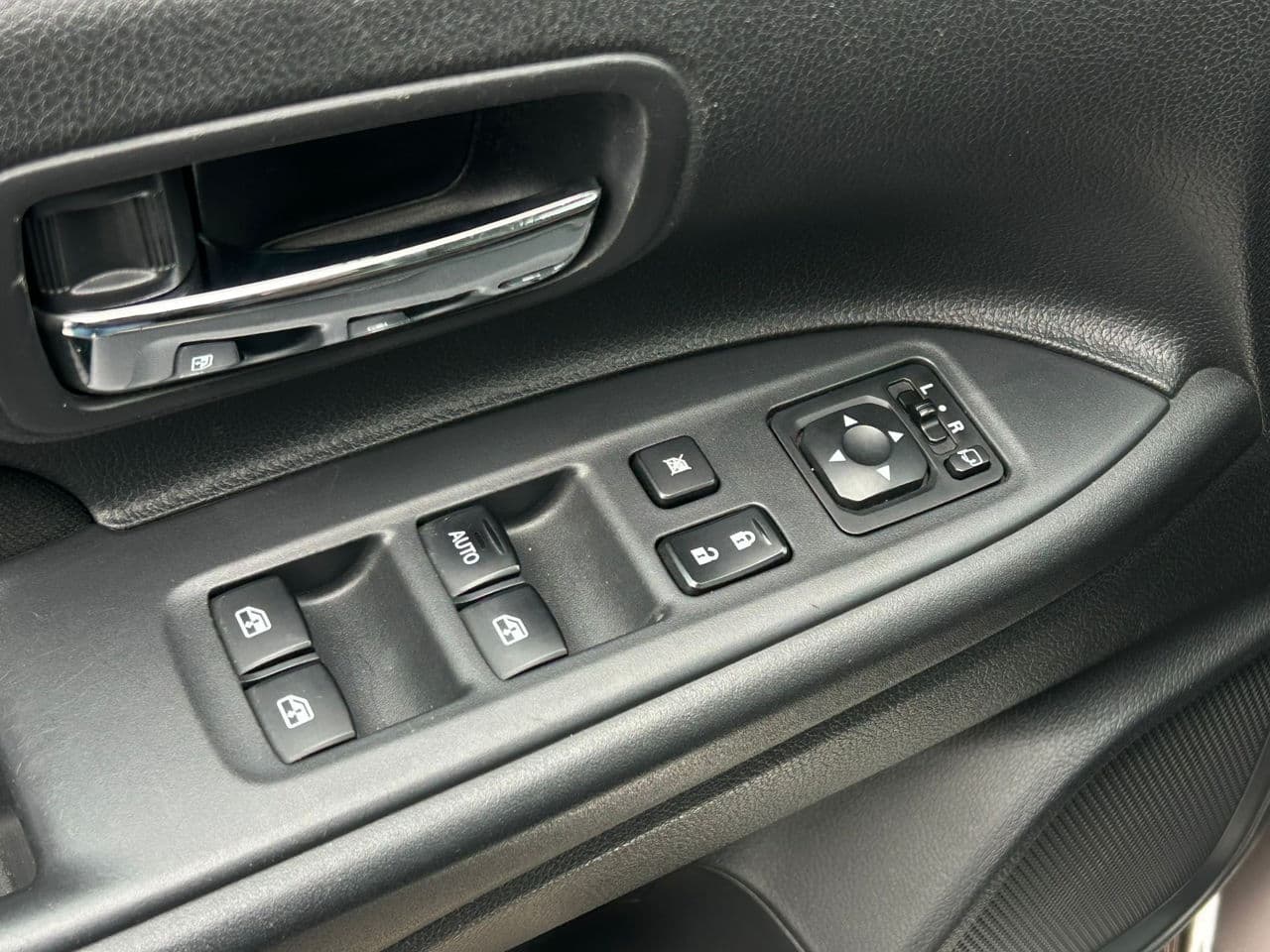 Mitsubishi Outlander 2015 — Миниатюра 7