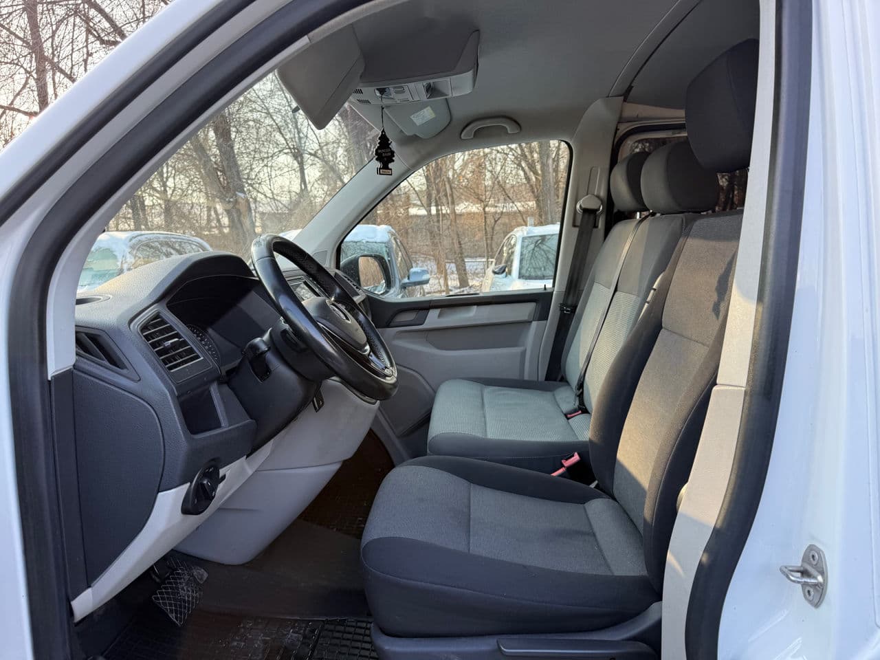 Volkswagen Transporter 2017 — Миниатюра 5
