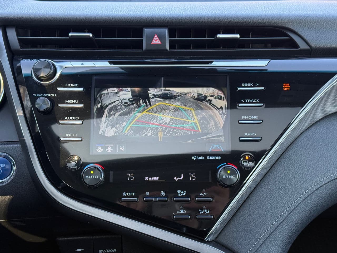 Toyota Camry 2018 — Миниатюра 10