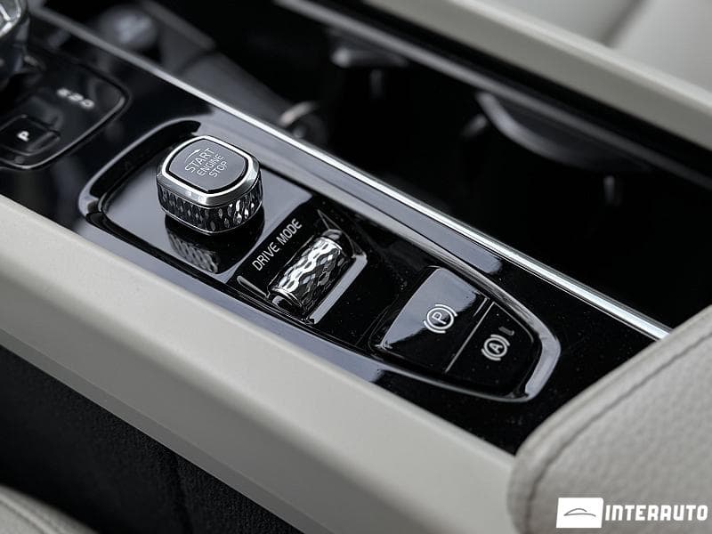 Volvo XC 60 2020 — Миниатюра 16