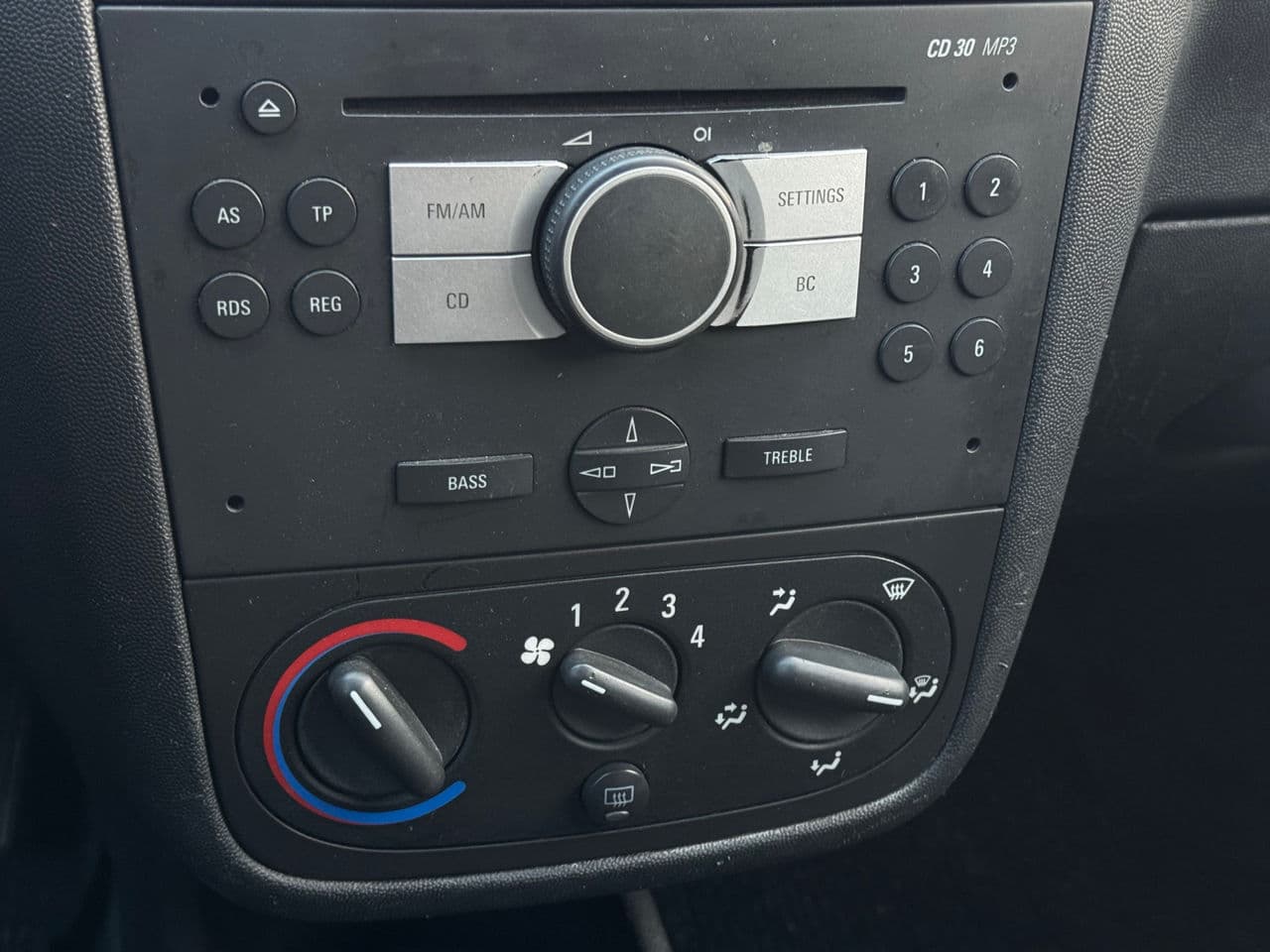 Opel Combo 2010 — Миниатюра 10
