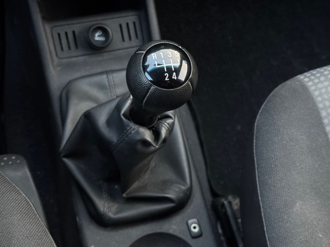 Opel Combo 2010 — Миниатюра 11