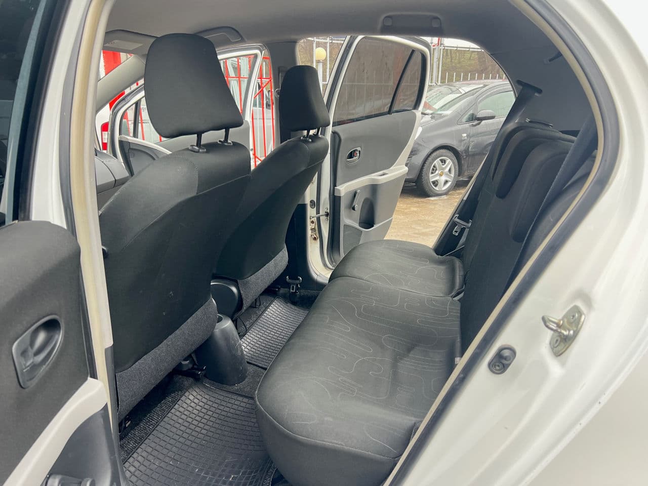 Toyota Yaris 2009 — Миниатюра 13