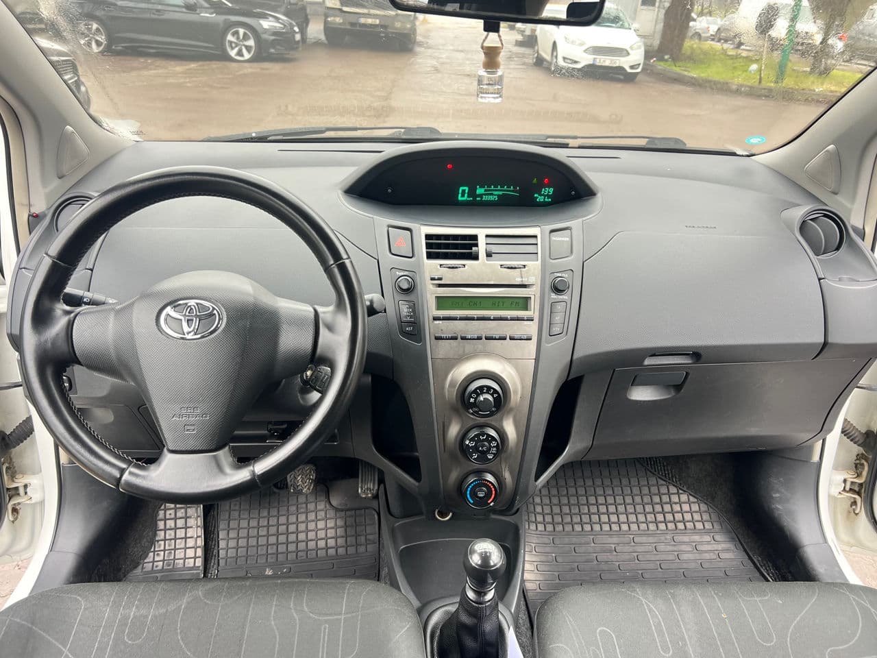 Toyota Yaris 2009 — Миниатюра 8