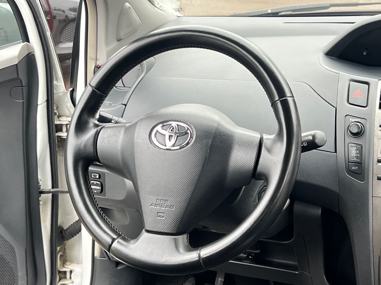 Toyota Yaris 2009 — Миниатюра 7