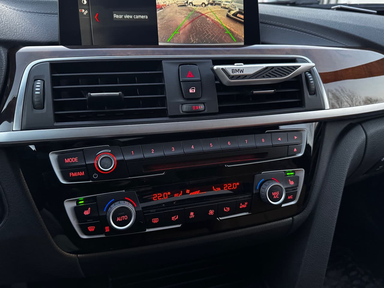 BMW 330 2018 — Миниатюра 12