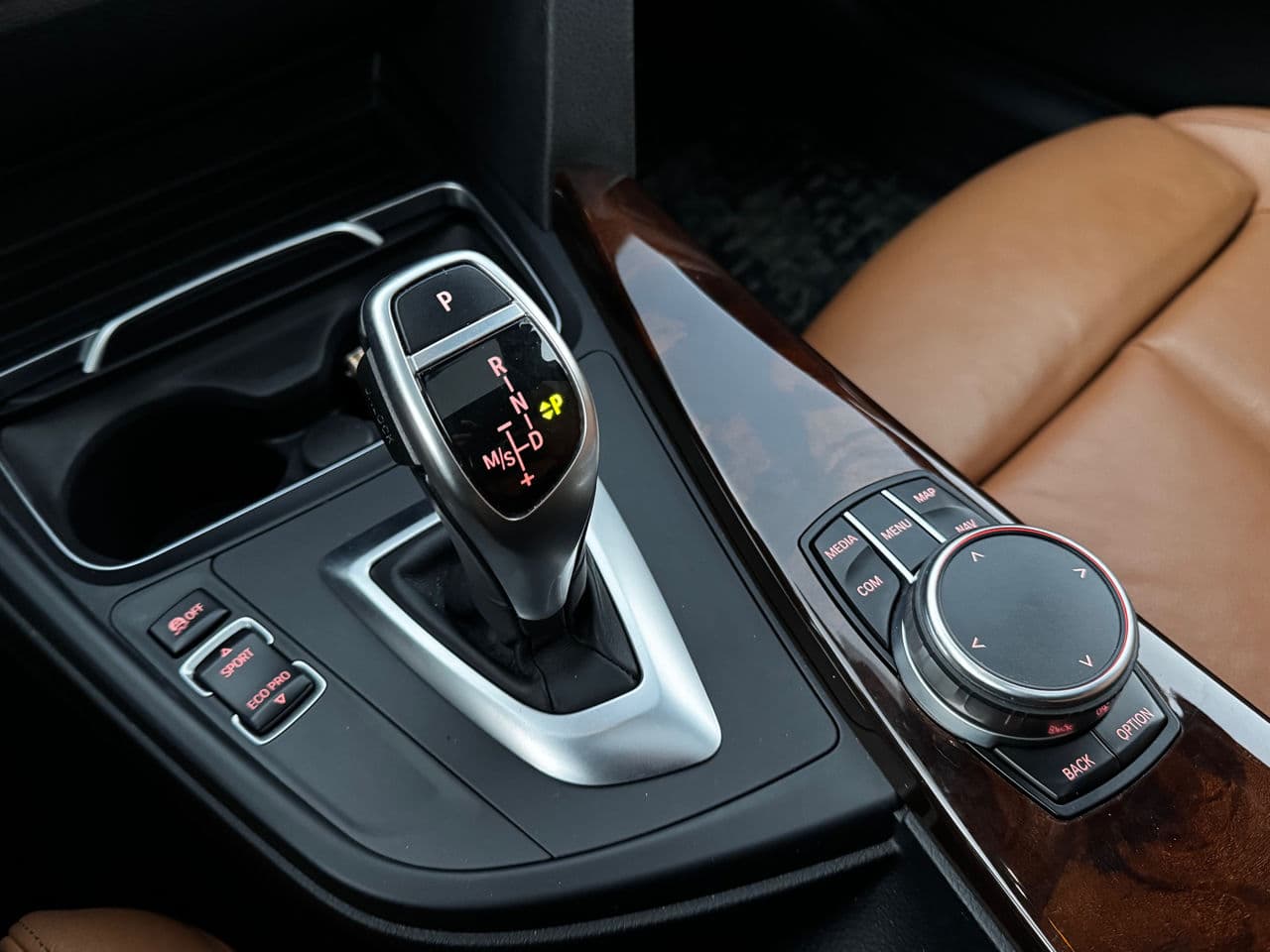 BMW 330 2018 — Миниатюра 13